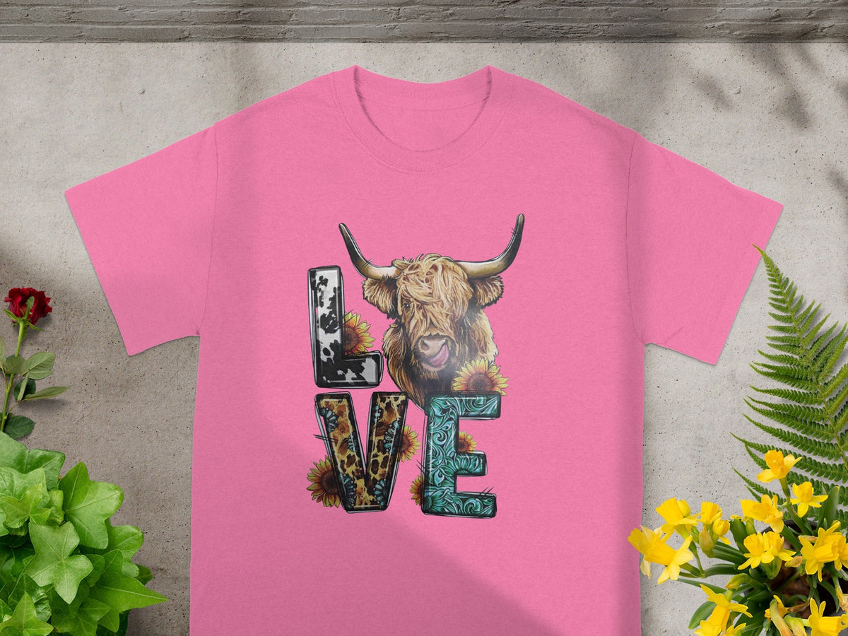 Cute Highland Cow LOVE T-Shirt Perfect Gift Idea